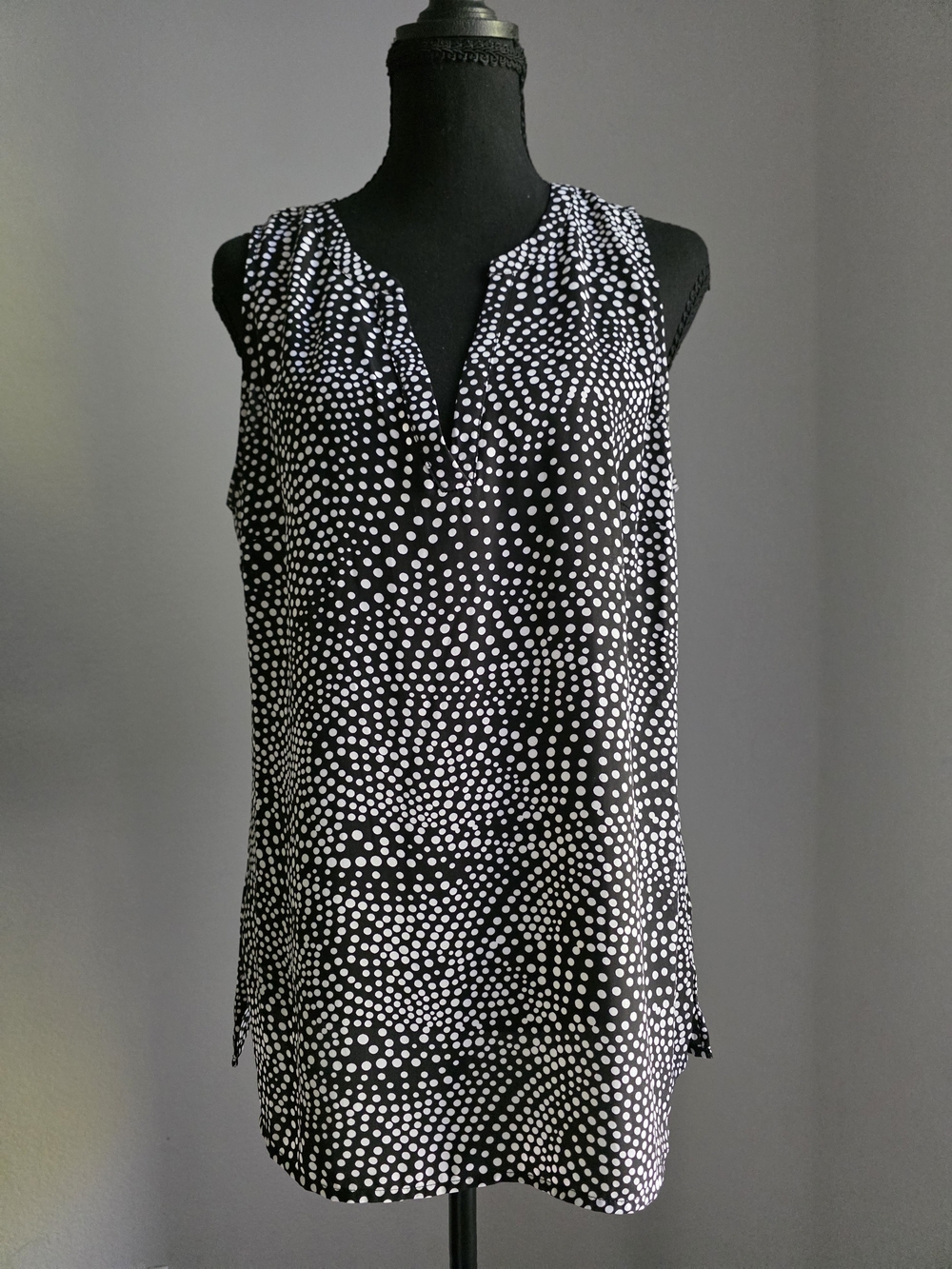 Essentials by Milano Black & White Polka Dot Tunic Tank Top - Size M